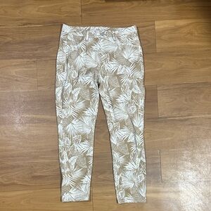 Uniqlo Beige and White Tropical Leaf Capri Leggings